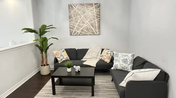 325 Trudeau DR E, Milton, ON L9T 8Y7