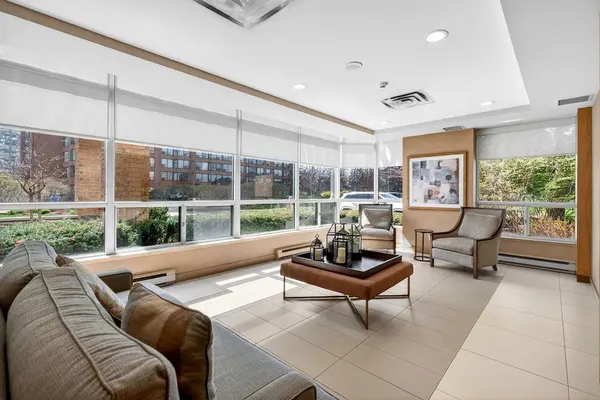 1276 Maple Crossing BLVD #1503, Burlington, ON L7S 2J9