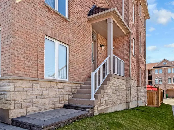 7114 Chatham CT, Mississauga, ON L5N 8R1