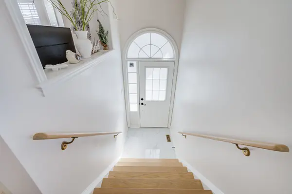 3064 Highbourne CRES, Oakville, ON L6M 5H1