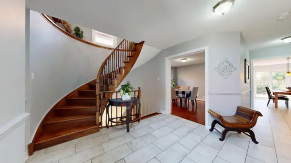 9 Laidlaw AVE, Brampton, ON L6S 5W1