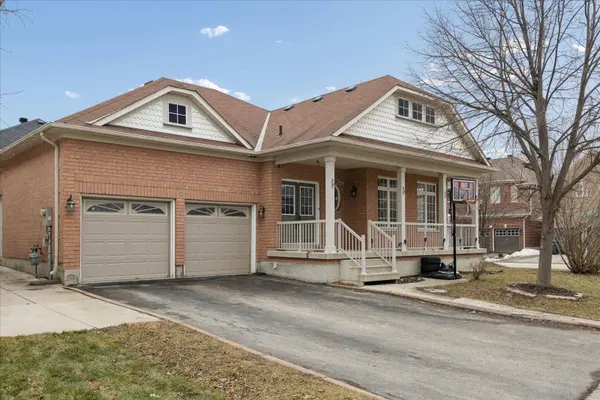 16 Deerchase RD, Brampton, ON L6P 2L4