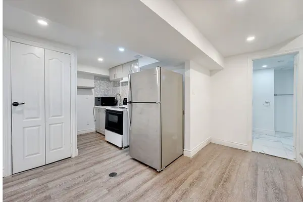 1098 Sawgrass CRES #Bsmt, Mississauga, ON L5C 3V4