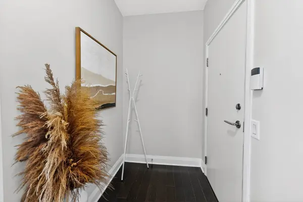 1 Hurontario ST #306, Mississauga, ON L5G 3G8