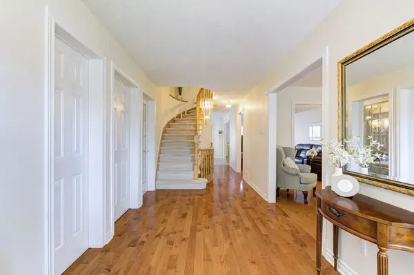 274 Ceremonial DR, Mississauga, ON L5R 2N8