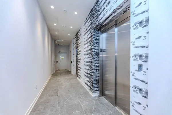 6 Chartwell RD #304, Toronto W07, ON M8Z 0H2