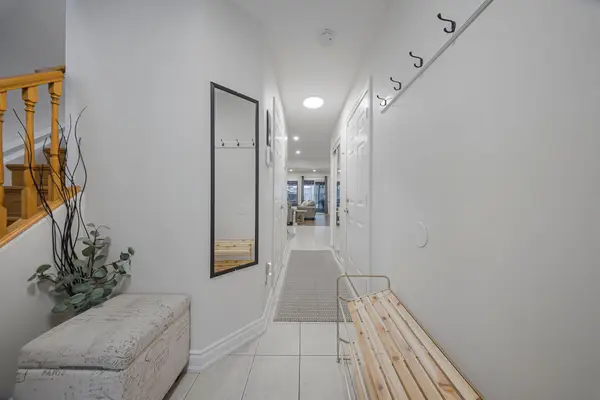 469 Old Newbury LN, Cambridge, ON N3H 5P5