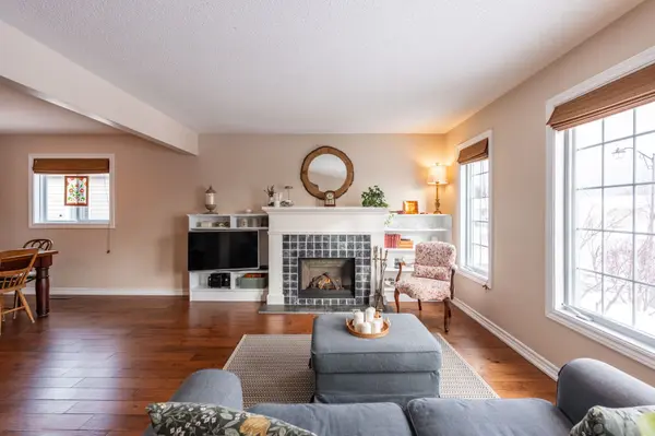 136 Glenariff DR, Hamilton, ON L8B 1A5