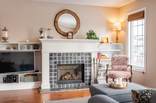 136 Glenariff DR, Hamilton, ON L8B 1A5