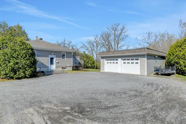 1099 Old Montreal RD, Orleans - Cumberland And Area, ON K4A 3N6