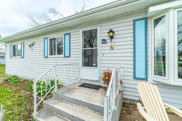 4 Vista DR, Kawartha Lakes, ON K9V 4R1