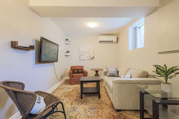 1861 Arizona AVE #B, Alta Vista And Area, ON K1H 6Z5