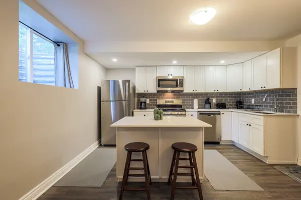 1861 Arizona AVE #B, Alta Vista And Area, ON K1H 6Z5