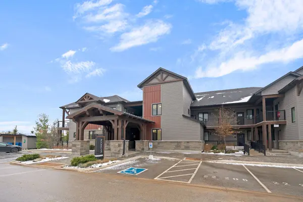 22 Beckwith LN #101, Blue Mountains, ON L9Y 3B6