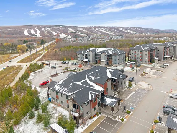 22 Beckwith LN #101, Blue Mountains, ON L9Y 3B6