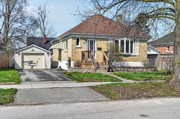 561 SPRUCE AVE, Peterborough, ON K9J 5A4