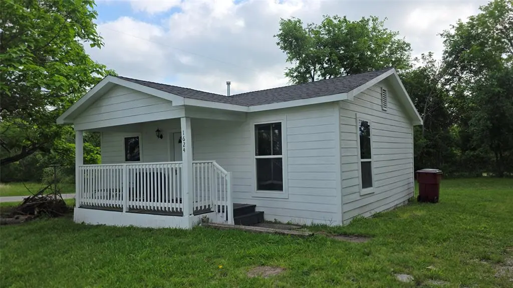 1624 Cedar Street, Bonham, TX 75418