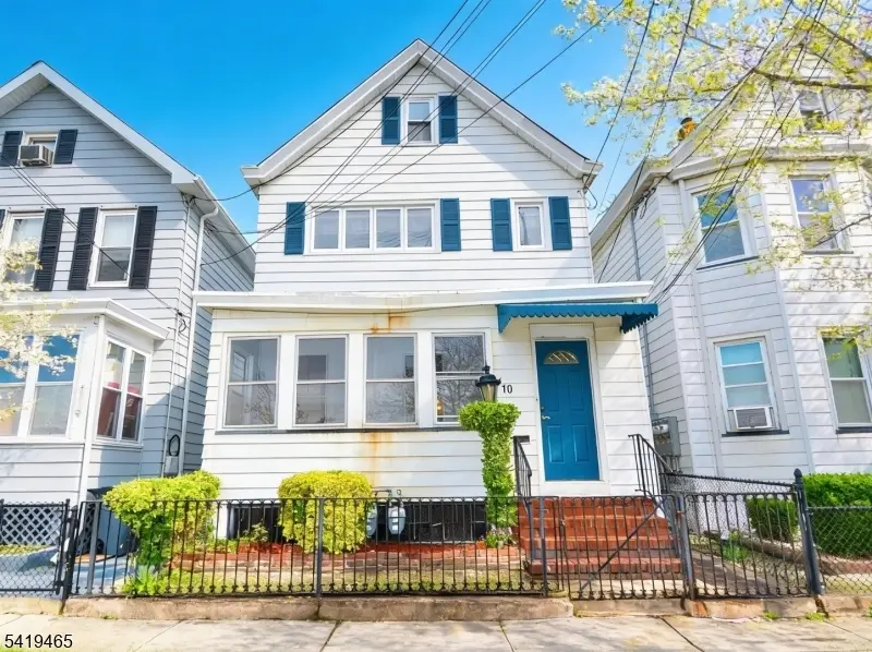 10 Lake Ave, Clifton City, NJ 07011