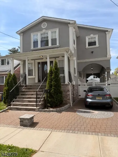 555 Hussa St, Linden City, NJ 07036