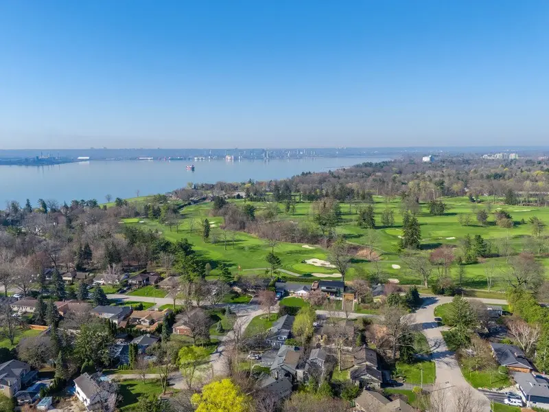 759 King RD, Burlington, ON L7T 3K7