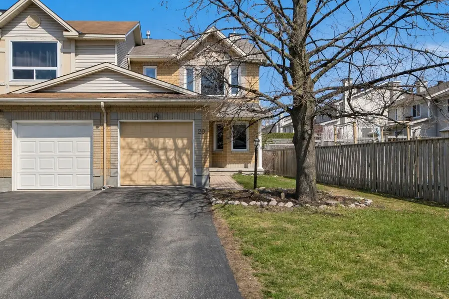 207 Beatrice DR, Barrhaven, ON K2J 4P1