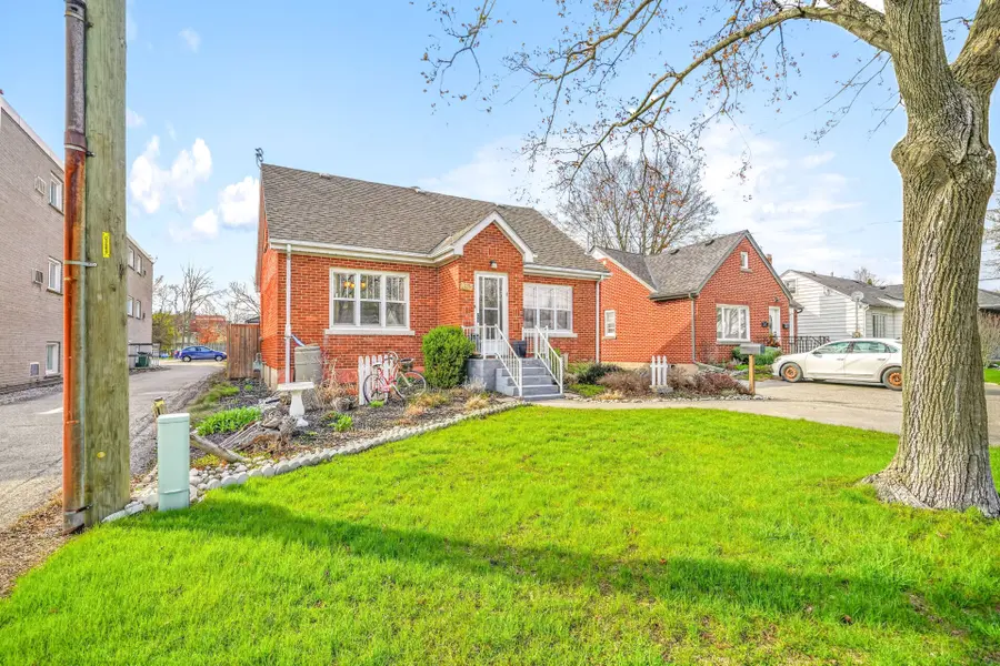 32 Fulton ST, Brantford, ON N3R 4E5