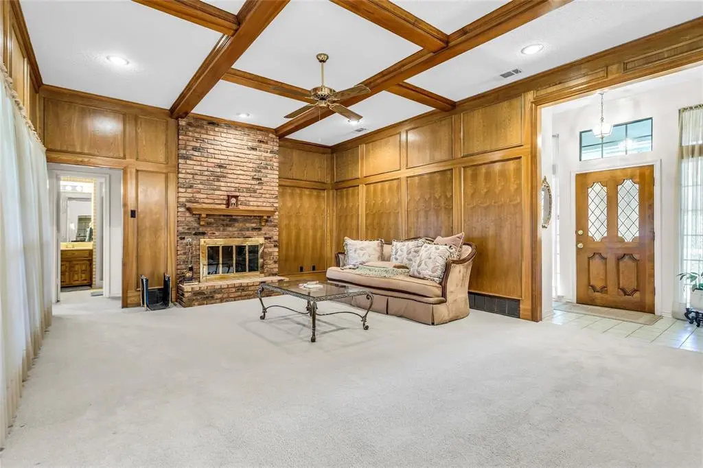 1013 Canyon Ridge Drive, Desoto, TX 75115