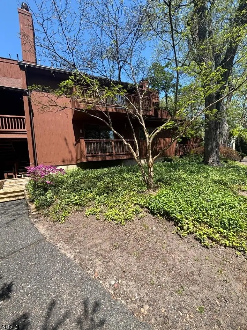 497 Teal Plz, Secaucus Town, NJ 07094