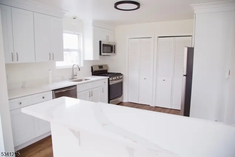 26 Millie Ln, East Hanover Twp., NJ 07936