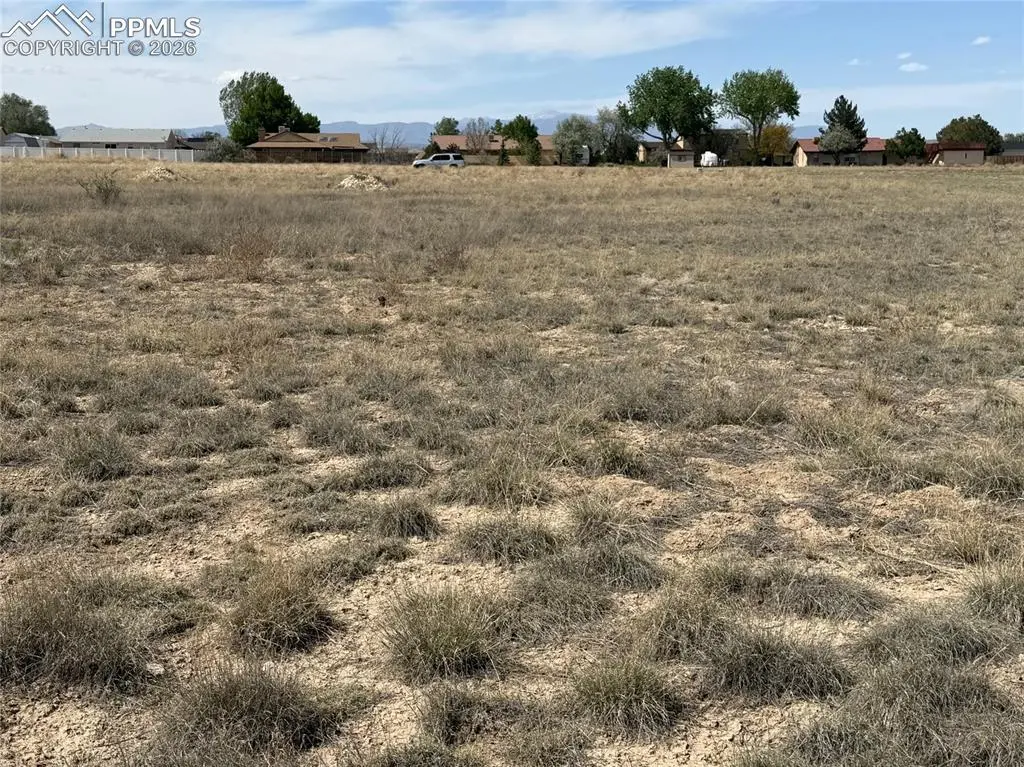 583 E Woodleaf DR, Pueblo, CO 81007