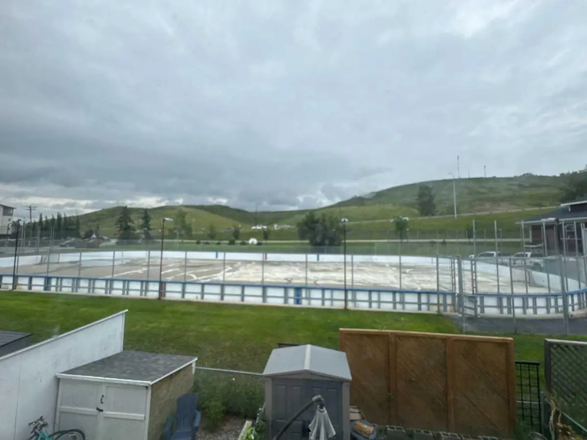 304 Ross AVE #8, Cochrane, AB T4C 2J5