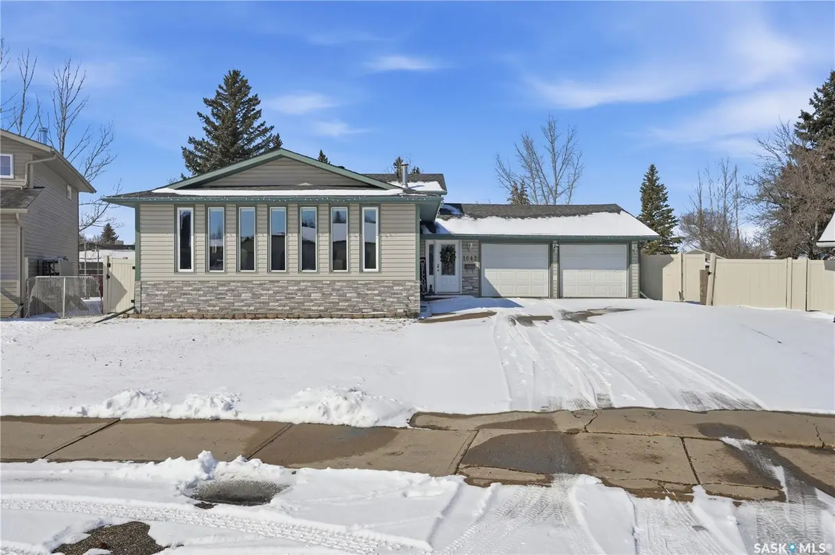 1643 General CRESCENT, Moose Jaw, SK S6H 6M2
