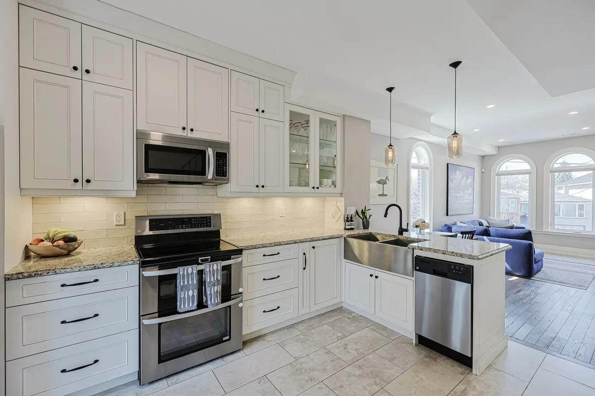 9B Harlton CRES, Toronto W03, ON M6M 1L2