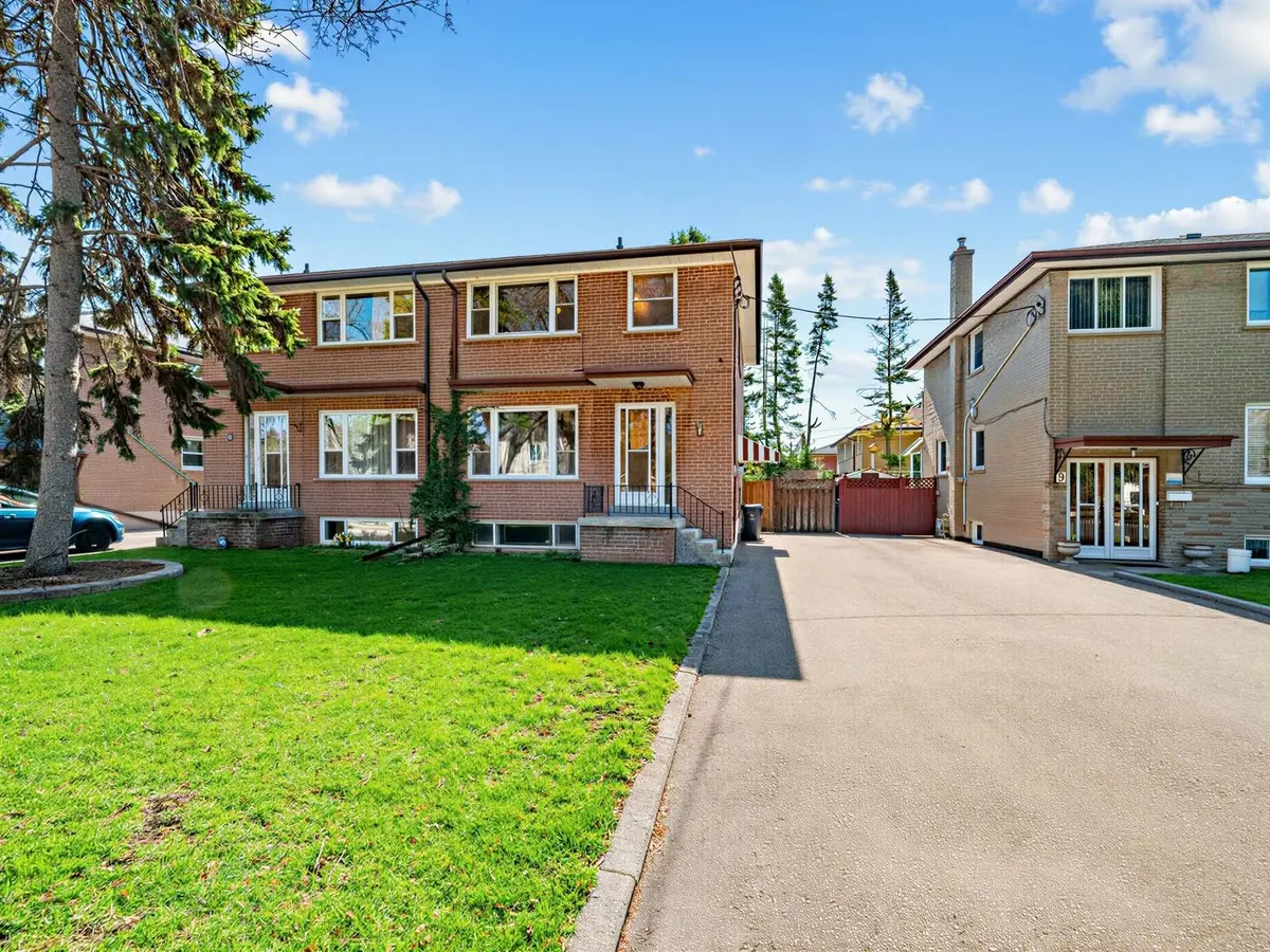 7 Crosby AVE, Toronto W02, ON M6S 2P8