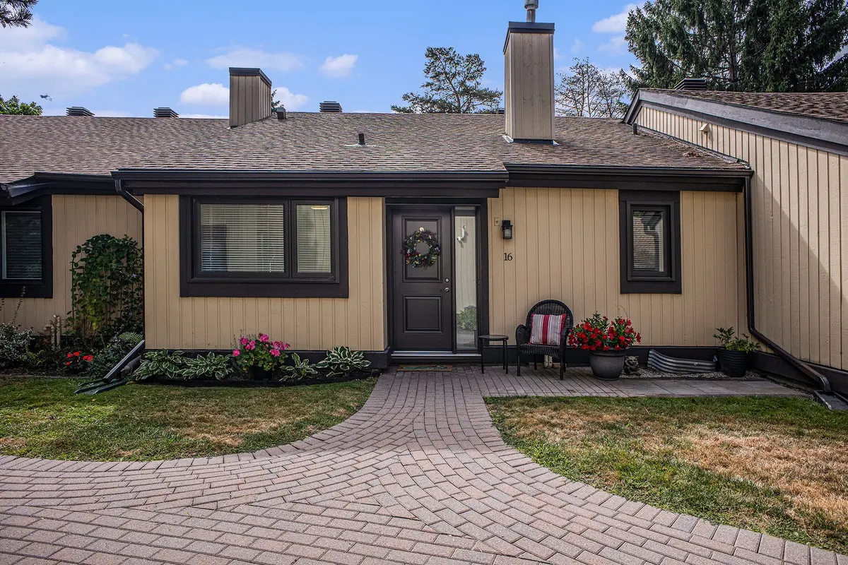 16 Pebble Beach CT, Stittsville - Munster - Richmond, ON K2S 1B9