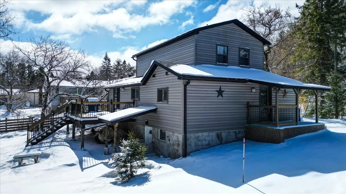 4 Nicklaus DR, Bancroft, ON K0L 1C0