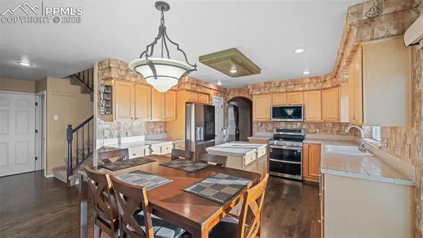 6712 Dream Weaver DR, Colorado Springs, CO 80923