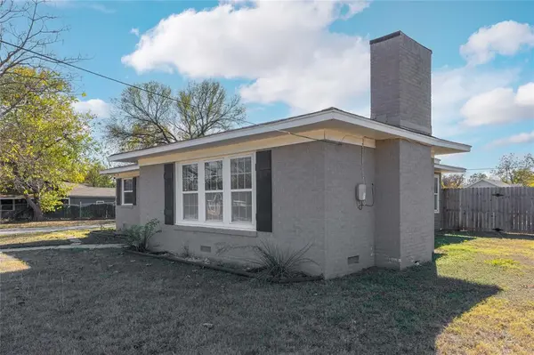 1803 4th St, Brownwood, TX 76801