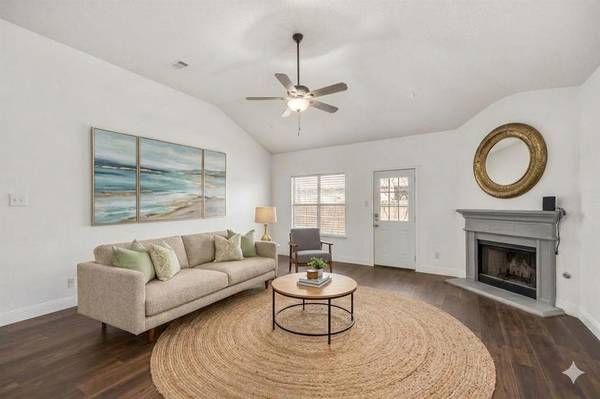 744 Oriole Drive,  Saginaw,  TX 76131