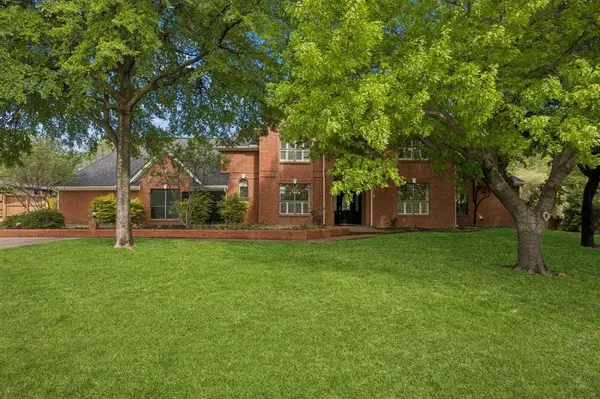 7704 Emerson Lane, Flower Mound, TX 75022