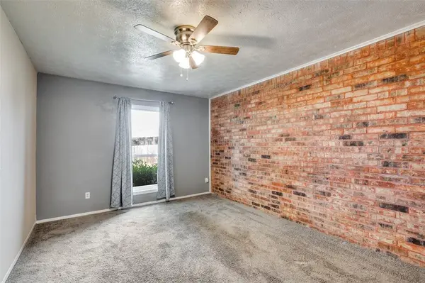 82 E Mountain Creek Drive E #19, Grand Prairie, TX 75052