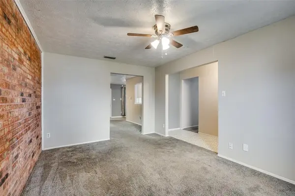 82 E Mountain Creek Drive E #19, Grand Prairie, TX 75052