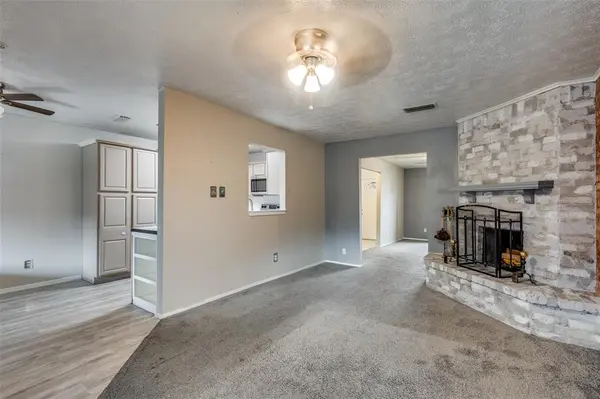 82 E Mountain Creek Drive E #19, Grand Prairie, TX 75052