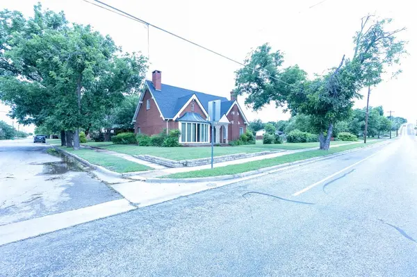 1001 W Walnut Street, Coleman, TX 76834