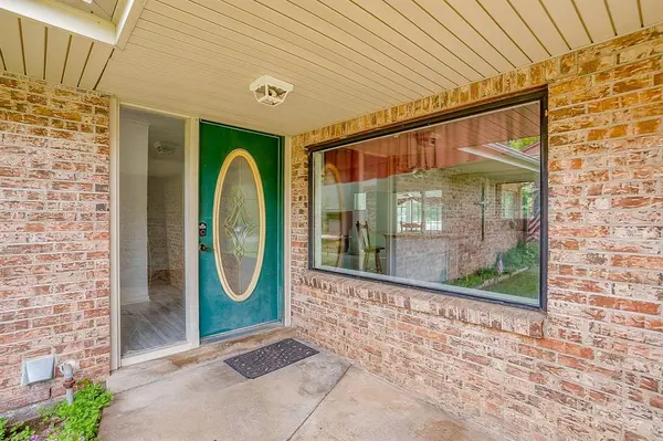 211 Cottonwood Street, Weatherford, TX 76086