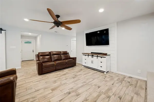 812 Ridgeway Road, Joshua, TX 76058