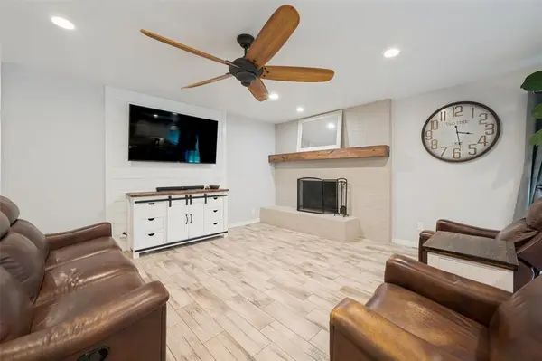 812 Ridgeway Road, Joshua, TX 76058