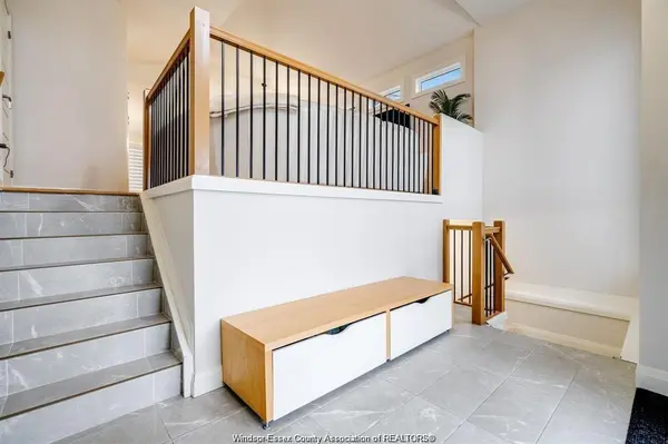 241 ROBINSON Avenue #UPPER, Essex, ON N8M 0A8