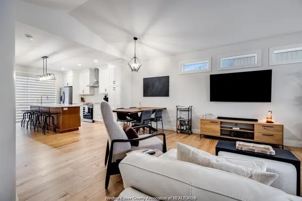 241 ROBINSON Avenue #UPPER, Essex, ON N8M 0A8