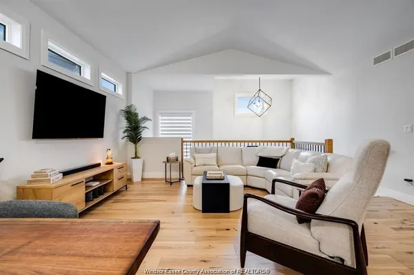 241 ROBINSON Avenue #UPPER, Essex, ON N8M 0A8